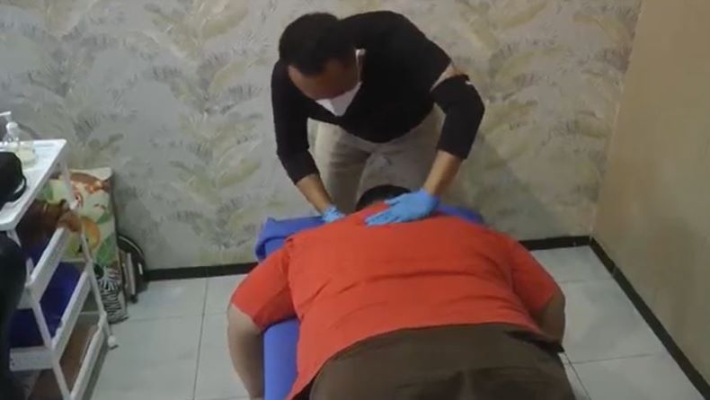 Setelah Viral, Metode Pengobatan Kretek-Kretek Digandrungi Warga di Semarang 