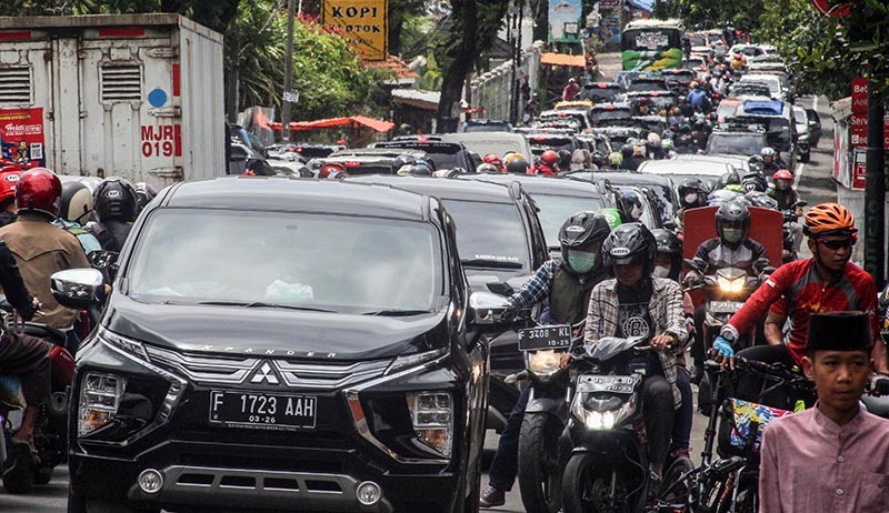 Jalur Wisata Puncak Bogor Padat saat Libur Hari Raya Nyepi - Bagian 3