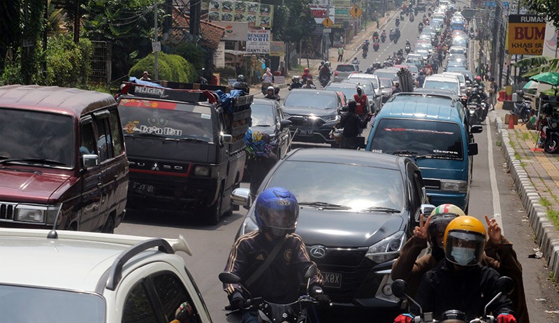 Jalur Wisata Puncak Bogor Padat saat Libur Hari Raya Nyepi - Bagian 2