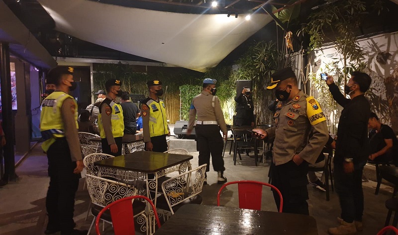 Langgar PPKM Level 3, Kafe dan Karaoke di Malang Ditutup Paksa Satgas Covid-19 