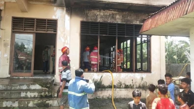 Kebakaran Hanguskan Gedung BLK Disnaker Sumut di Simalungun, Kerugian Rp300 Juta