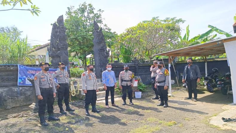 title Puluhan Polisi Amankan Rangkaian Ibadah Nyepi di Pura Satya Dharma Pemalang  Puluhan Polisi Amankan Rangkaian Ibadah Nyepi di Pura Satya Dharma Pemalang