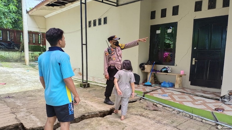 7 Rumah Warga Sukabumi Rusak Berat dan 21 Retak akibat Pergerakan Tanah