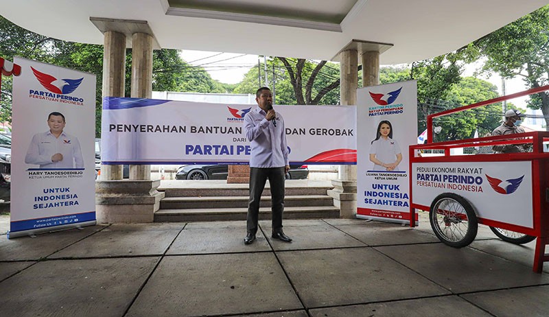 Partai Perindo Serahkan Bantuan Modal Usaha dan Gerobak untuk Pedagang Kecil - Bagian 5