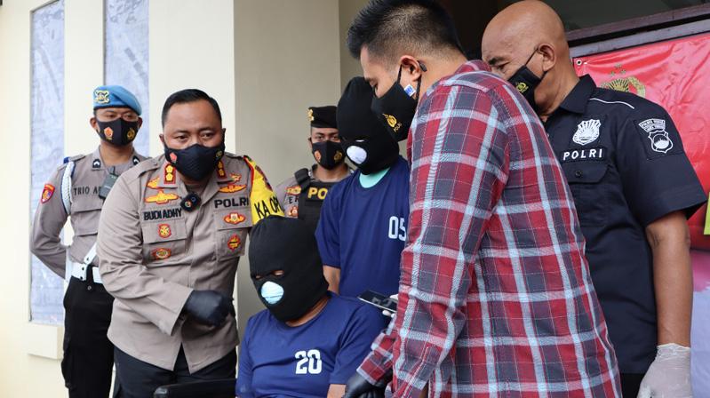 title Polisi Tangkap 2 Pelaku Curas dan Penggelapan Motor-Handphone, Modusnya COD Polisi Tangkap 2 Pelaku Curas dan Penggelapan Motor-Handphone, Modusnya COD