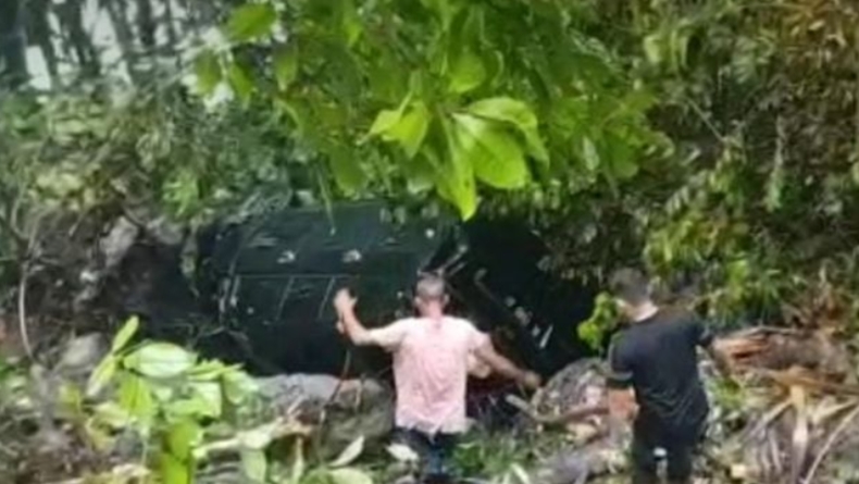 Kijang Innova Terjun ke Jurang Gunung Geurute Aceh, Penumpang Selamat