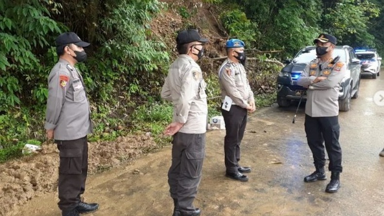 Curah Hujan Tinggi, Longsor di Lelema Minsel Tutupi Jalan Trans Sulawesi