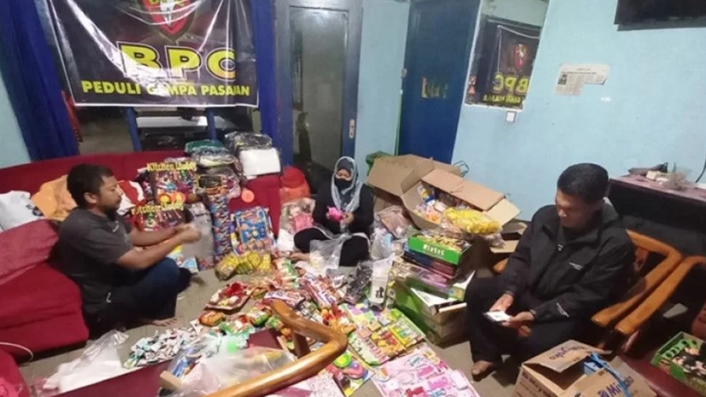 Wartawan di Bukittinggi Donasikan Mainan untuk Anak-Anak Korban Gempa Bumi