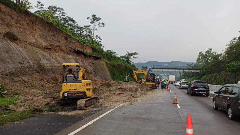 Longsor Timbun Sebagian Ruas Jalan Tol Semarang-Solo, Ini Penjelasan Trans Marga Jateng