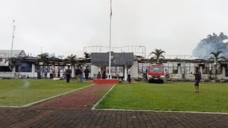 title Tim Labfor Polri Cabang Makassar Akan Selidiki Terbakarnya Mako Polres Kotamobagu Tim Labfor Polri Cabang Makassar Akan Selidiki Terbakarnya Mako Polres Kotamobagu