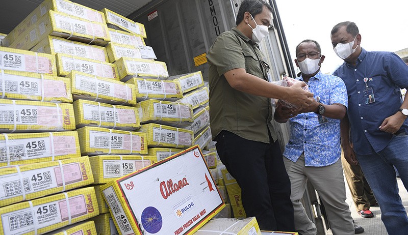 Penampakan 20.000 Ton Daging Kerbau Impor dari India Tiba di Jakarta - Bagian 3