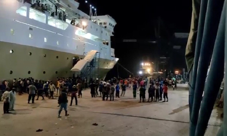 Pelabuhan Kota Sorong Sempat Dikepung, Penumpang KM Labobar Tertahan 3 Jam