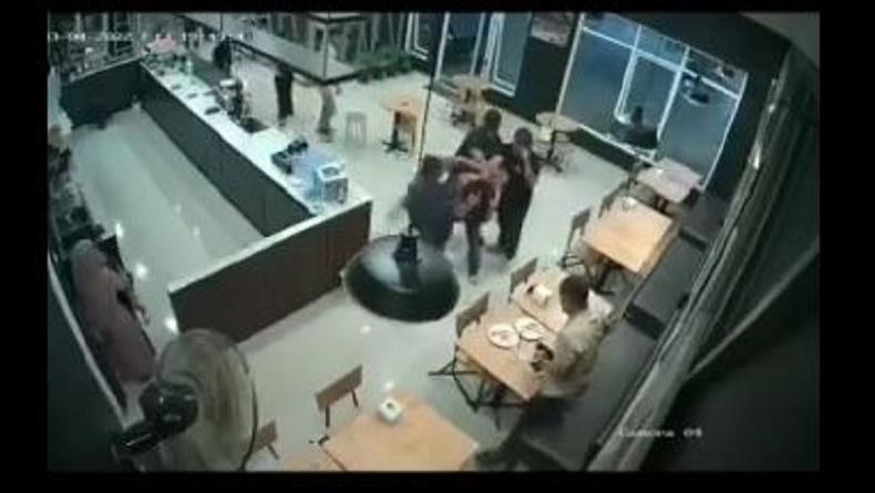 title Polisi Tangkap 4 Tersangka Pengeroyokan Wartawan di Madina Polisi Tangkap 4 Tersangka Pengeroyokan Wartawan di Madina