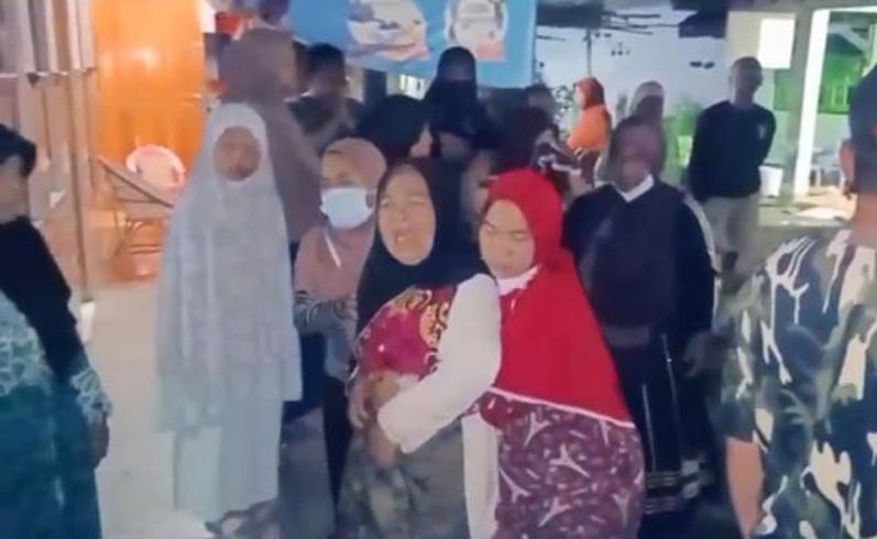 Kedatangan Jenazah Perempuan Hamil Korban Pembunuhan Disambut Tangis Histeris Keluarga