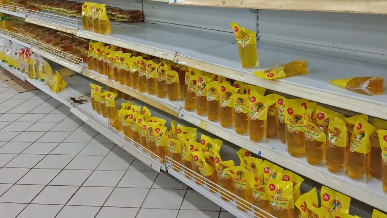 Perindag Sangihe Minta Pedagang Jaga Stok Minyak Goreng