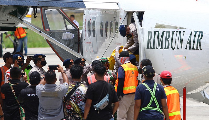 Satgas Damai Cartenz Evakuasi 8 Jenazah Korban Penembakan KKB Papua