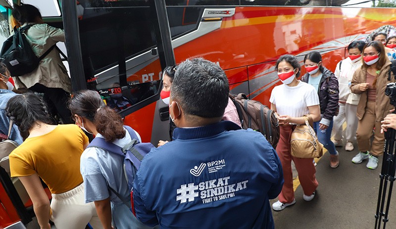 26 Pekerja Migran Indonesia yang Dievakuasi dari Ukraina Pulang ke Kampung Halaman - Bagian 3