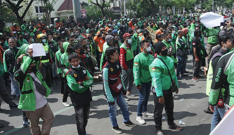 Unjuk Rasa Ratusan Driver Ojek Online Tuntut Kesejahteraan hingga Payung Hukum - Bagian 2