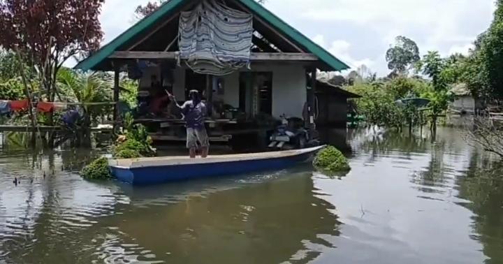 Akses Jalan Terendam Banjir, Dua Desa Di Luwu Utara Terisolasi Selama ...