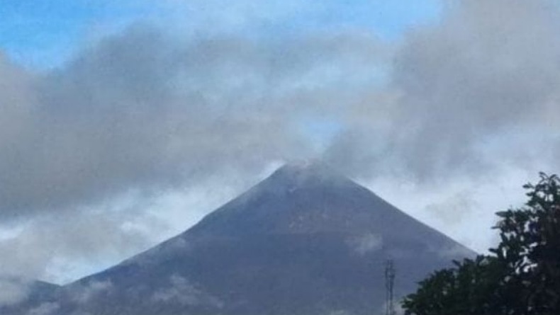 Aktivitas Gunung Soputan Meningkat, BPBD Minahasa Tenggara Imbau Warga Waspada