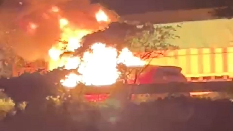 Minibus Ford Fiesta Ludes Terbakar di Tol Padaleunyi, Ini Kronologinya