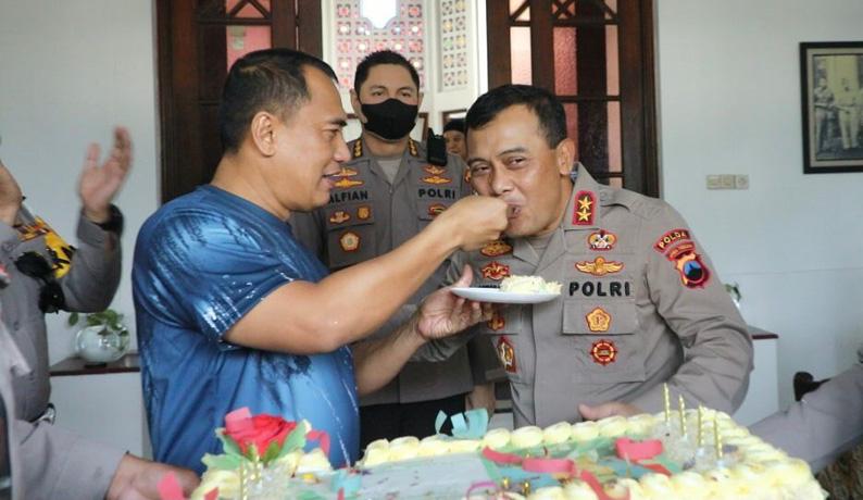 Rayakan Ultah, Pangdam IV/Diponegoro Terharu Dapat Kejutan dari Kapolda Jateng