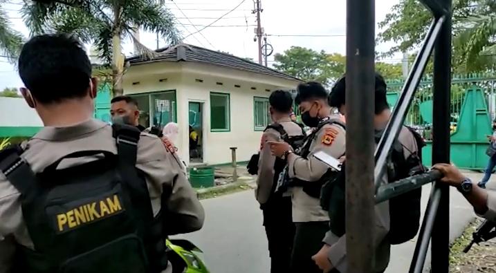 Bubarkan Tawuran Mahasiswa di Makassar, Polisi Tembakan Gas Air Mata Berulang Kali