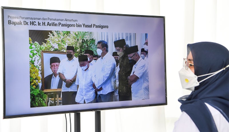 Jenazah Arifin Panigoro Dimakamkan di Pemakaman Keluarga - Bagian 1