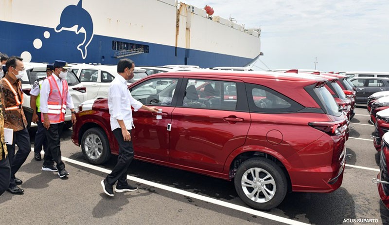 Senyum Presiden Jokowi Lepas Ekspor Ribuan Mobil di Pelabuhan Patimban - Bagian 4