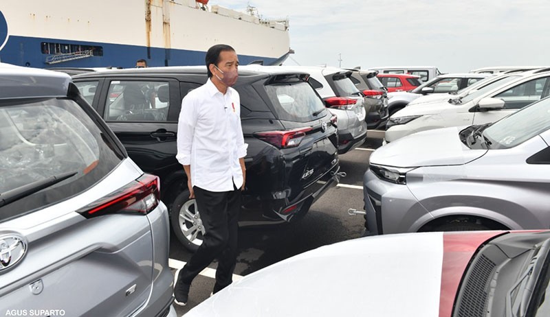 Senyum Presiden Jokowi Lepas Ekspor Ribuan Mobil di Pelabuhan Patimban - Bagian 5