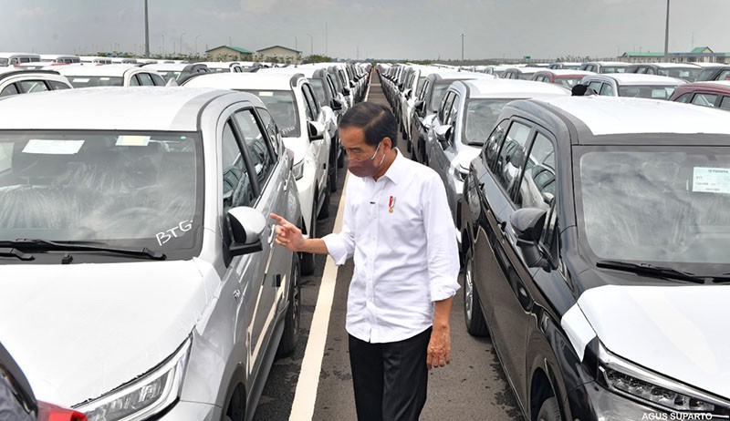 Senyum Presiden Jokowi Lepas Ekspor Ribuan Mobil di Pelabuhan Patimban - Bagian 3