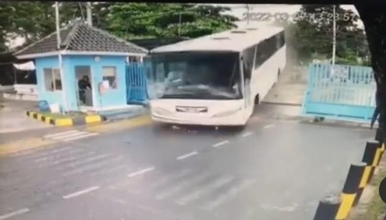 Usai Uji Kelayakan di Dishub, Bus Karyawan Rem Blong Tabrak Pak Ogah hingga Tewas