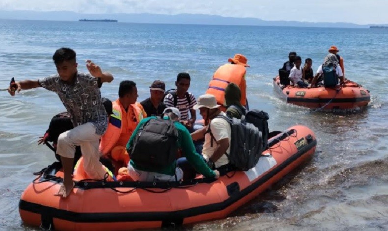 Kapal Feri KMP Ngafi Kandas di Morotai, Ratusan Penumpang Dievakuasi