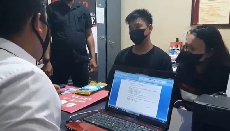 title Suami Ajak Istri Jualan Sabu ke Penambang Timah, Padahal Baru Bebas dari Penjara Suami Ajak Istri Jualan Sabu ke Penambang Timah, Padahal Baru Bebas dari Penjara