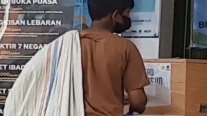 Aksi Sedekah Remaja Pedagang Asongan di Bandung Ini Dipuji AA Gym dan Netizen