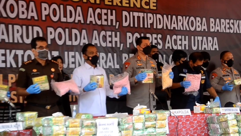 Tim Gabungan Gagalkan Penyelundupan 189 Kg Sabu, 2 Pengedar Diamankan 