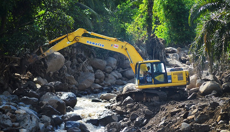 Aliran Sungai Batang Nango Pasaman Barat Tertutup Material Longsor - Bagian 2