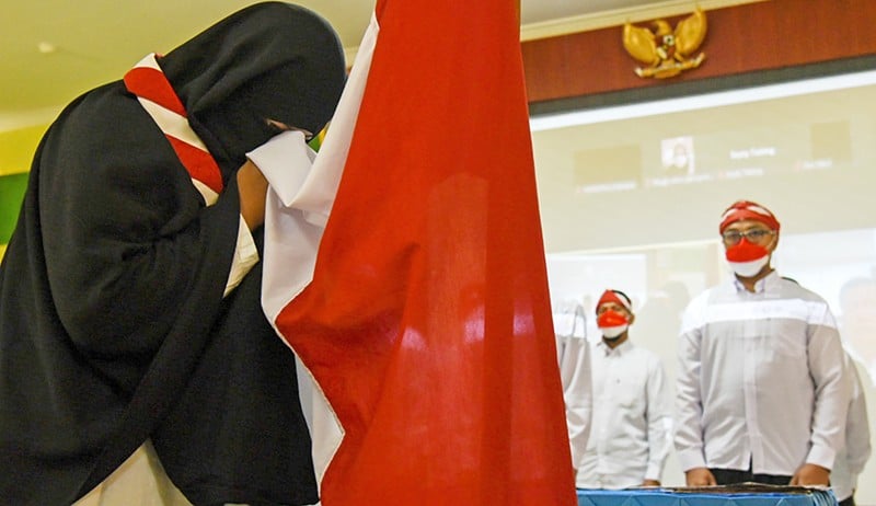 Momen Narapidana Terorisme Mencium Bendera Merah Putih - Bagian 1