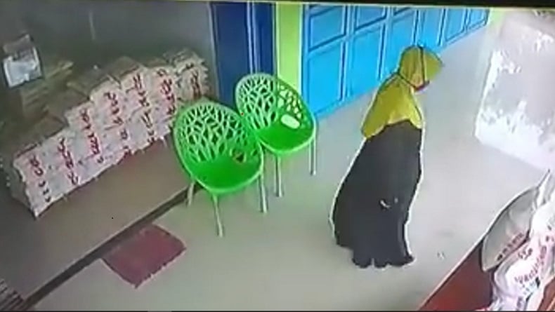 Viral Aksi Emak-Emak di Binjai Curi Beras, Disembunyikan dalam Rok