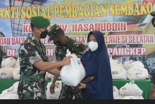 TNI Salurkan 750 Paket Sembagko untuk Tiga Desa di Kabupaten Pangkep