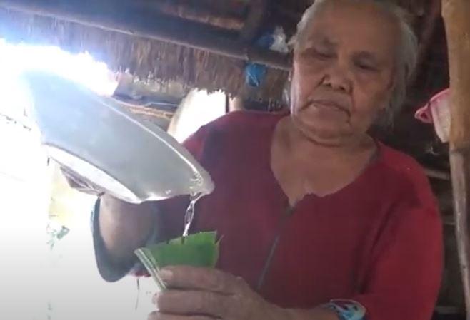 title Prihatin! Warga Kais Sisa Kelapa di Sampah untuk Dijadikan Minyak Goreng Prihatin! Warga Kais Sisa Kelapa di Sampah untuk Dijadikan Minyak Goreng