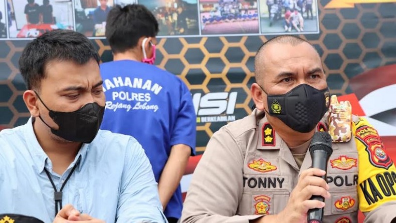 Emosi Lihat Adik Dikeroyok, Pedagang Martabak Tusuk Pelajar hingga Tewas