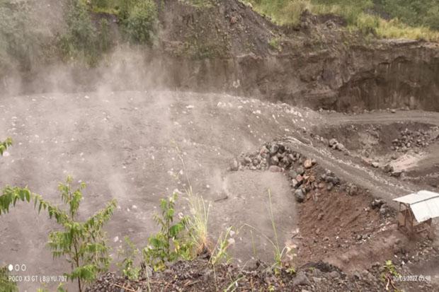  Berisiko Tinggi, Warga Dilarang Mencari Rumput di Lereng Merapi