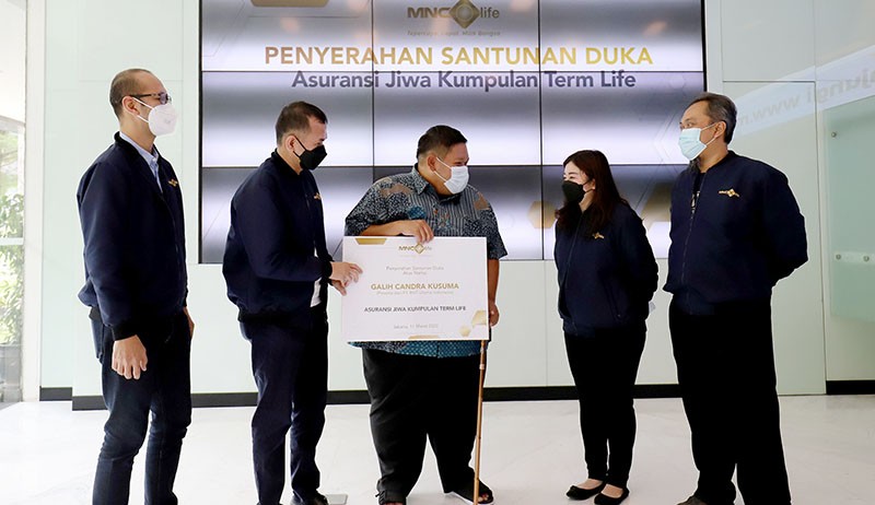 MNC Life Serahkan Pembayaran Klaim Asuransi kepada Ahli Waris - Bagian 1