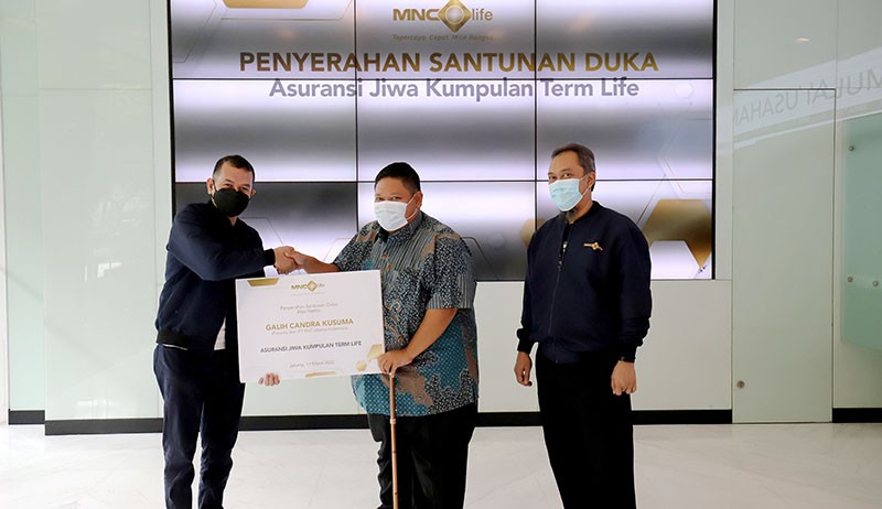 MNC Life Serahkan Pembayaran Klaim Asuransi kepada Ahli Waris - Bagian 3