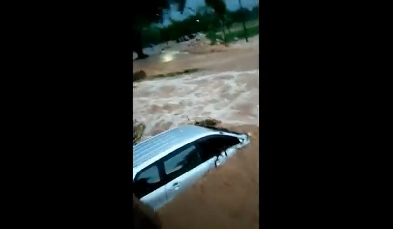 Banjir Bandang Terjang 7 Desa di Tuban, Mobil Avanza Terseret Sopir Selamat