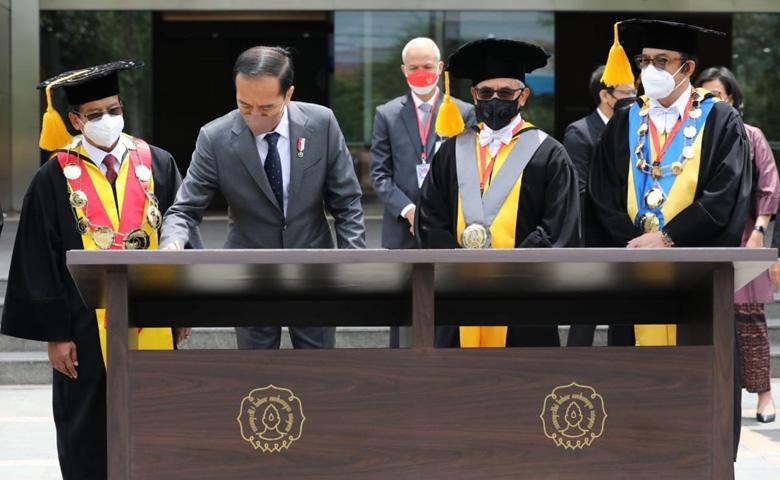 Dies Natalis ke-46 UNS, Jokowi: Harus Lincah, Cepat Belajar dengan Perubahan yang Ada