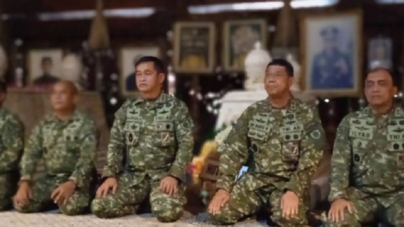 title Ziarah ke Makam Soeharto, Letjen Maruli Simanjuntak : Sesepuh di Kostrad Ziarah ke Makam Soeharto, Letjen Maruli Simanjuntak : Sesepuh di Kostrad