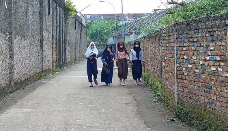 Viral Pemotor Tak Dikenal Lempari Siswi SMP di Bandung dengan Tinja