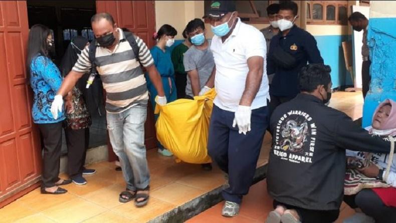 title Datangi Sekolah Masa Kecil, Pemuda di Jayapura Tiba-Tiba Jatuh lalu Meninggal Datangi Sekolah Masa Kecil, Pemuda di Jayapura Tiba-Tiba Jatuh lalu Meninggal